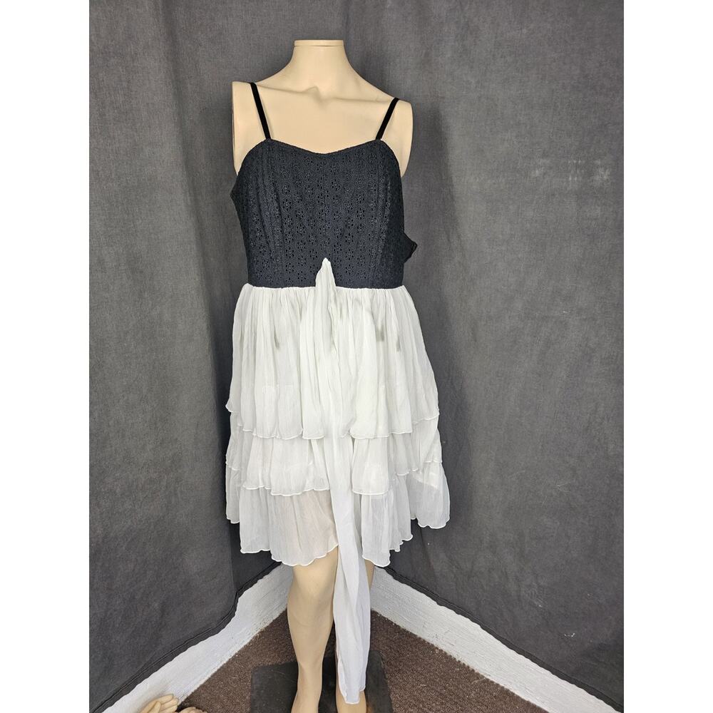 Black and White Tiered Halter Dress with Scarf - Picture 2 of 9